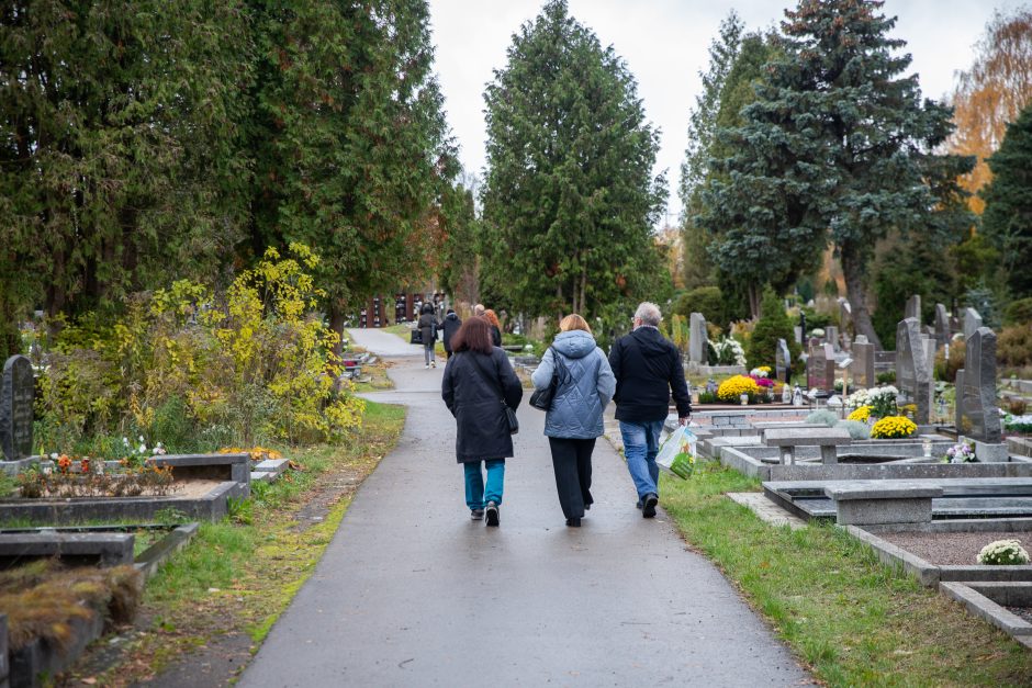 Visų šventųjų dieną kauniečiai prisiminė ne tik išėjusius artimus