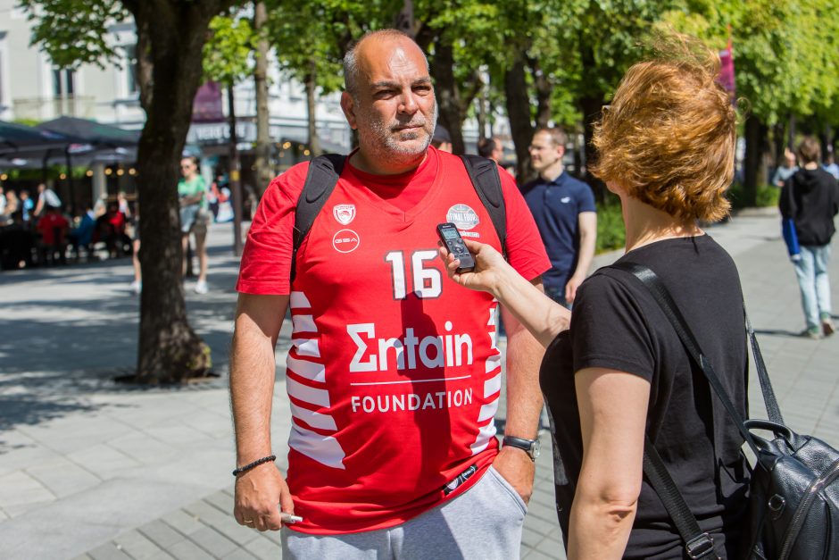 Eurolygos nuotaika Laisvės alėjoje: graikų dainos ir šokiai