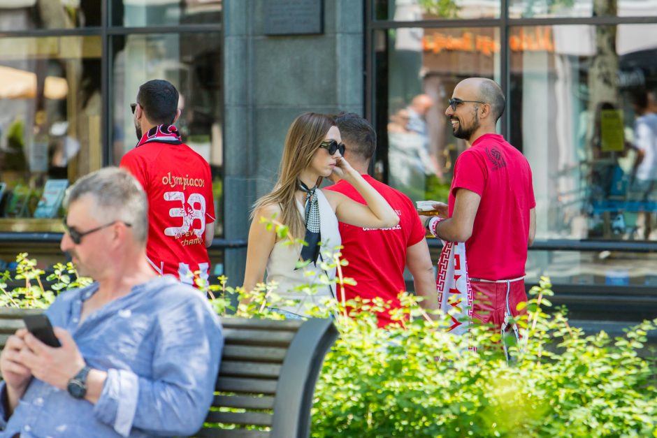 Eurolygos nuotaika Laisvės alėjoje: graikų dainos ir šokiai