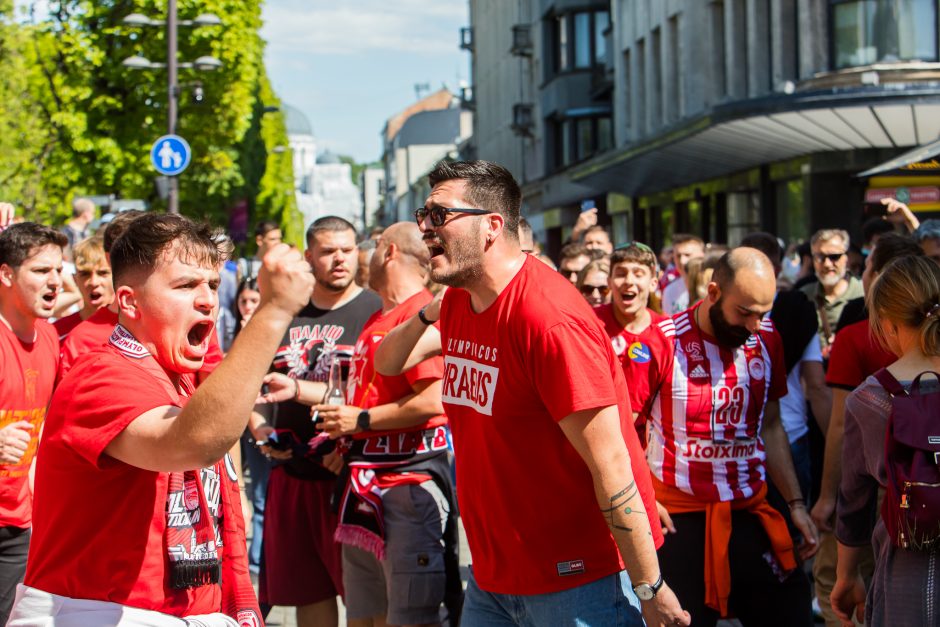 Eurolygos nuotaika Laisvės alėjoje: graikų dainos ir šokiai