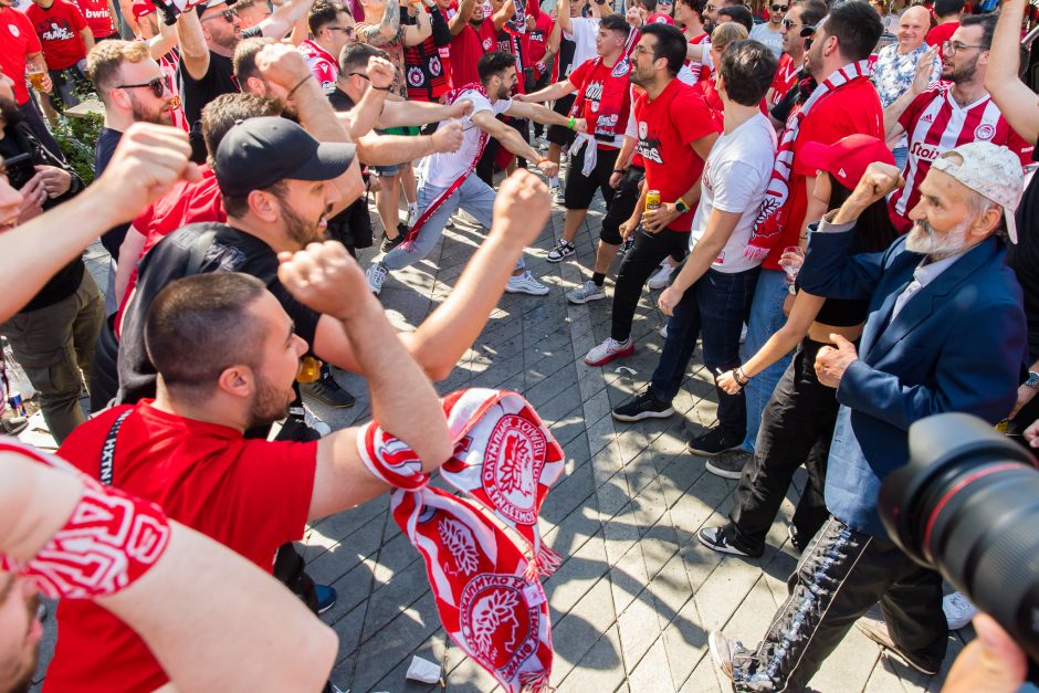 Eurolygos nuotaika Laisvės alėjoje: graikų dainos ir šokiai