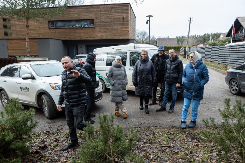 Gyventojai stoja prieš nelegalų medžių kirtimą rekreaciniame miške: pjauna viską 