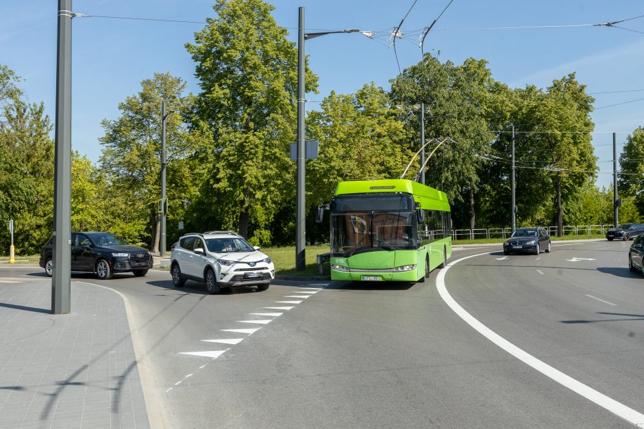 Pilies žiede pakeista eismo tvarka: vairuotojai masiškai kerta naujas ištisines linijas