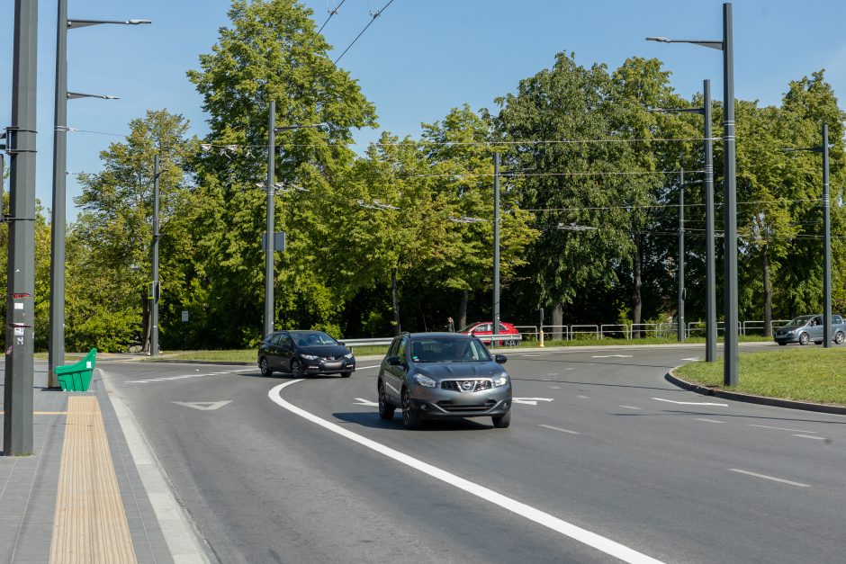 Pilies žiede pakeista eismo tvarka: vairuotojai masiškai kerta naujas ištisines linijas