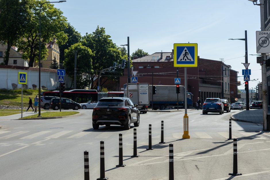 Pilies žiede pakeista eismo tvarka: vairuotojai masiškai kerta naujas ištisines linijas