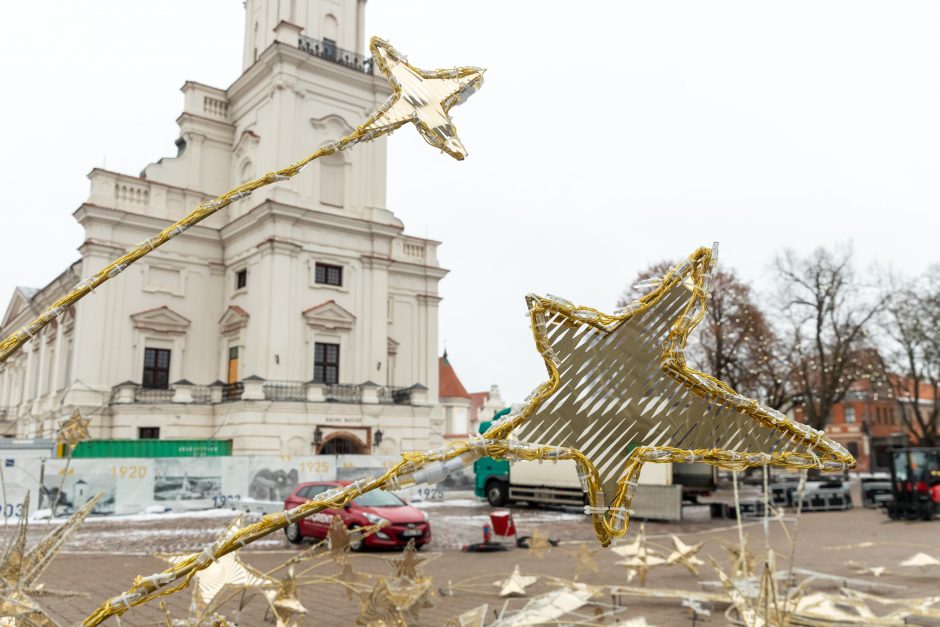 Šventės baigėsi: Kauno eglutės dekoracijos keliauja į sandėlius