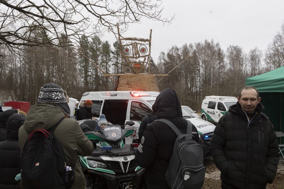 Persirengėliai nuotaikingai kvietė saulę: jei gerai nepatrepsėsit, žiema amžinai tęsis