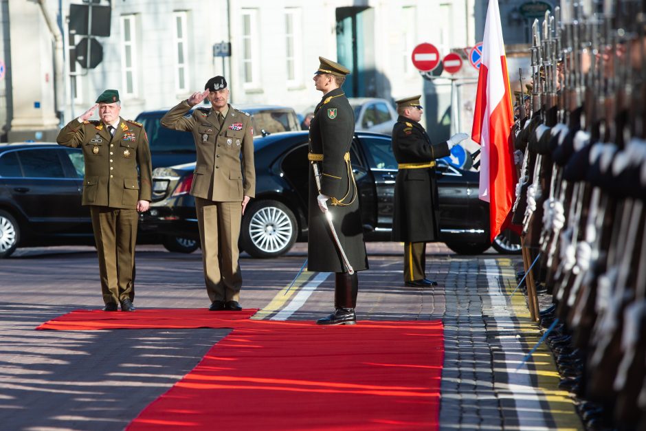 Generolas: Lenkija svarstys galimybes „Patriot“ sistemomis ginti Lietuvą