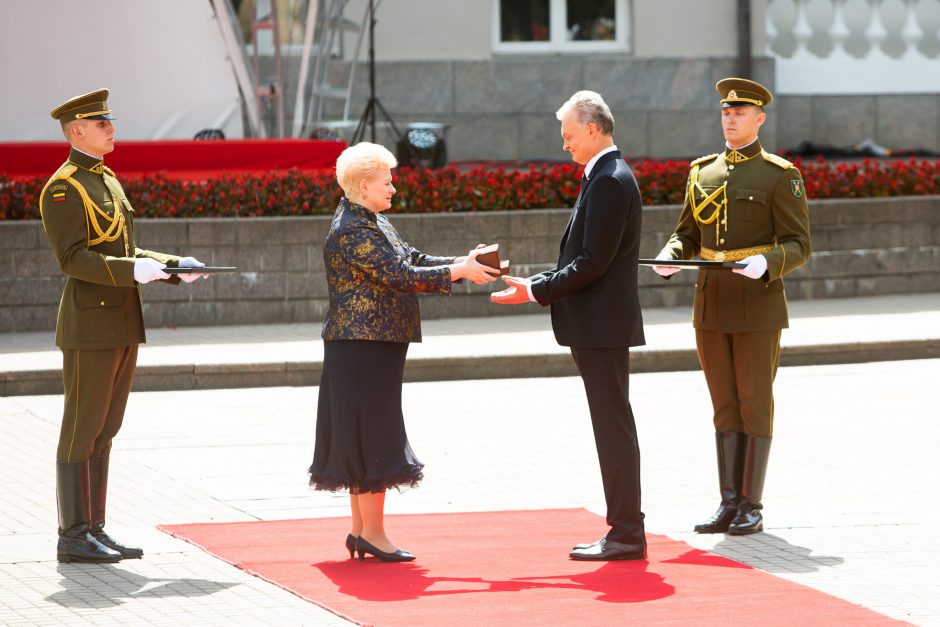 D. Grybauskaitė perdavė Prezidento rūmus G. Nausėdai