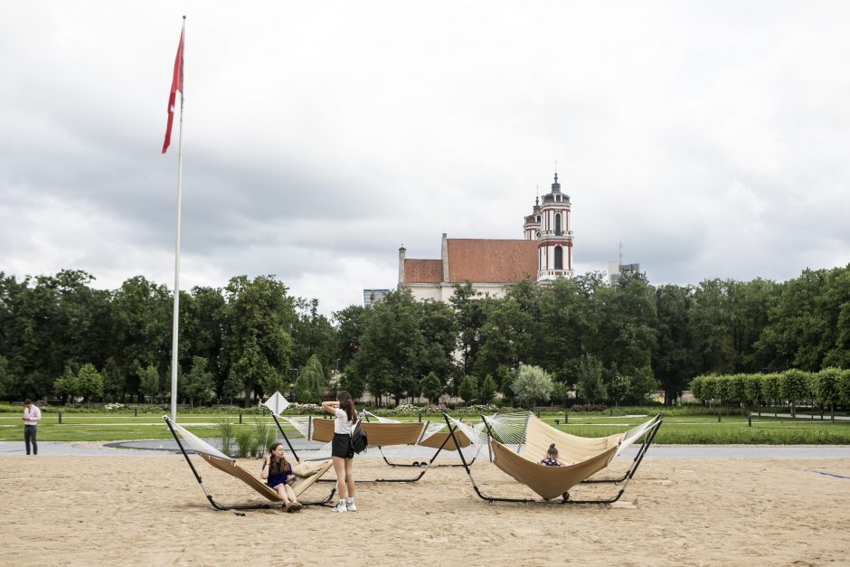 Netikėta: Lukiškių aikštėje – paplūdimys su vaizdu į jūrą