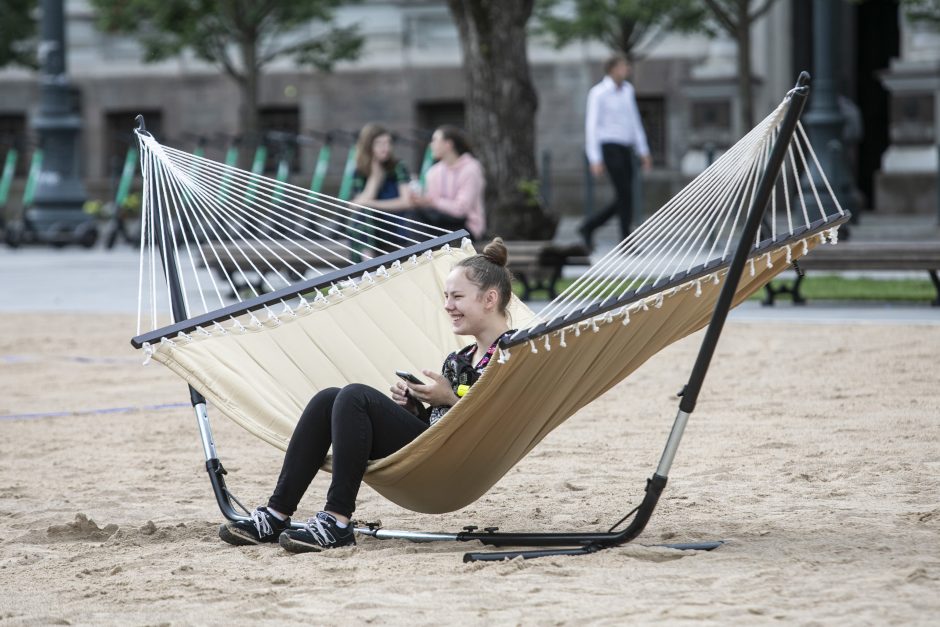 Netikėta: Lukiškių aikštėje – paplūdimys su vaizdu į jūrą