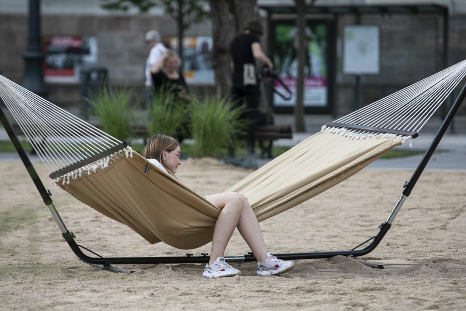 Netikėta: Lukiškių aikštėje – paplūdimys su vaizdu į jūrą