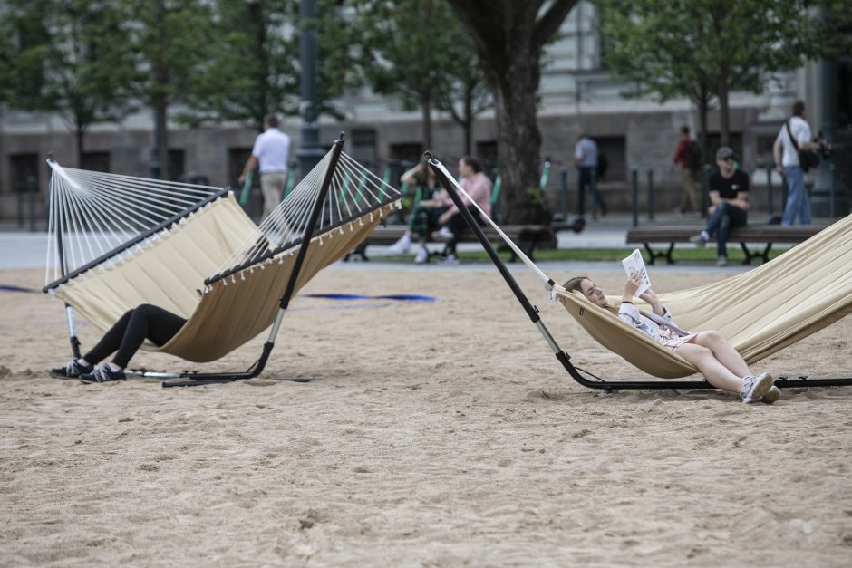 Netikėta: Lukiškių aikštėje – paplūdimys su vaizdu į jūrą