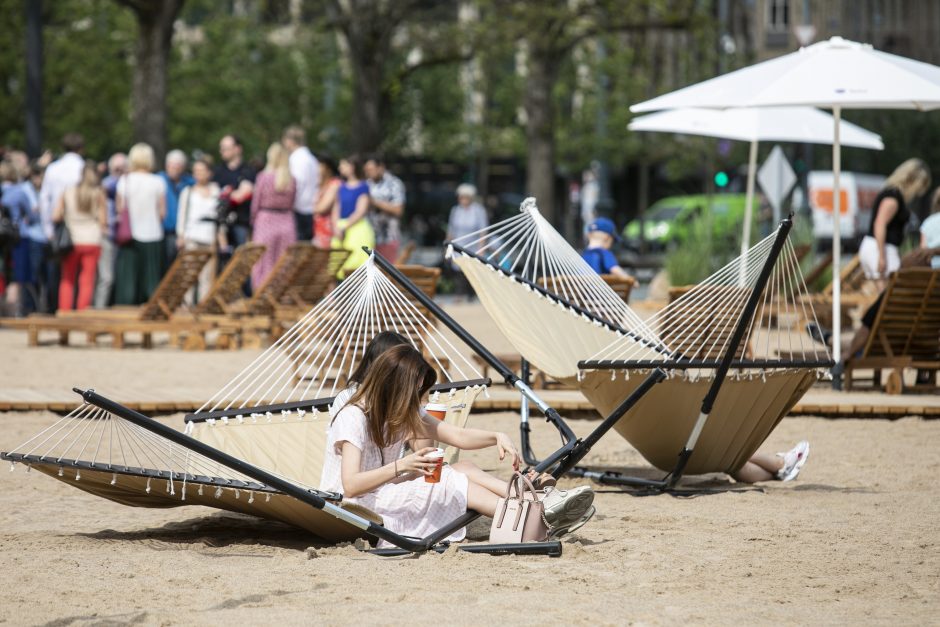 Netikėta: Lukiškių aikštėje – paplūdimys su vaizdu į jūrą