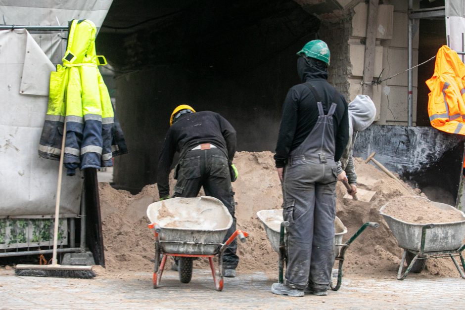 Viršvalandiniam darbui siūlo ribojimus: kas keistųsi