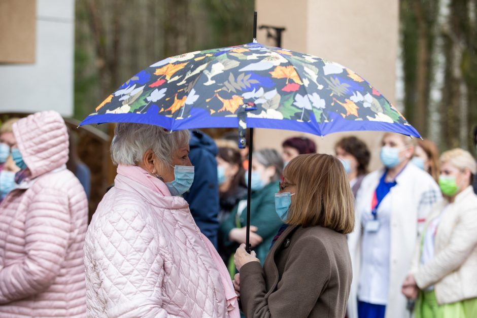 Vyriausybė sprendimą dėl privalomų kaukių atidėjo kitai savaitei