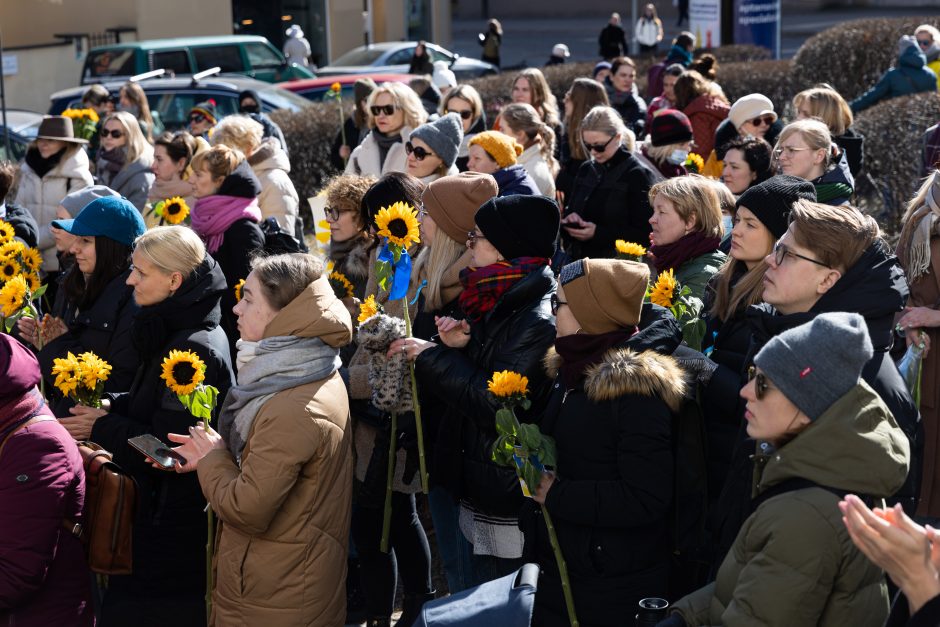 Kovo 8-ąją – solidarumo akcija su Ukrainos moterimis: mes visa širdimi su ukrainiečiais