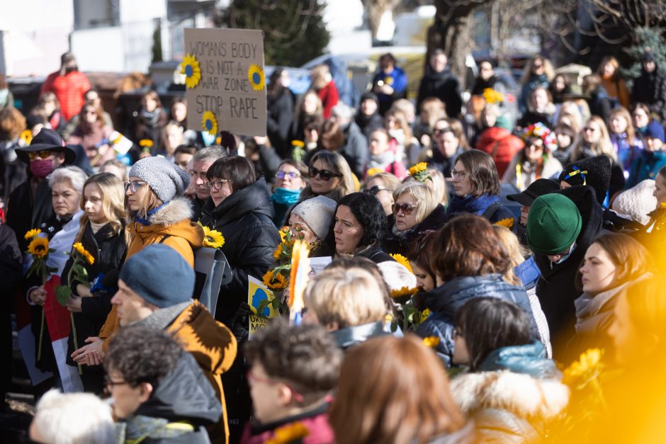 Kovo 8-ąją – solidarumo akcija su Ukrainos moterimis: mes visa širdimi su ukrainiečiais