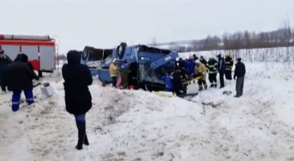 Rusijoje per autobuso avariją žuvo 3 vaikai ir 4 suaugusieji