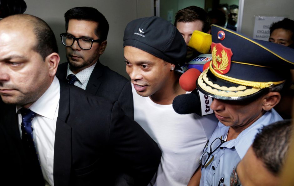 Areštuotas Brazilijos futbolo žvaigždė Ronaldinho: pasinaudojo padirbtu pasu