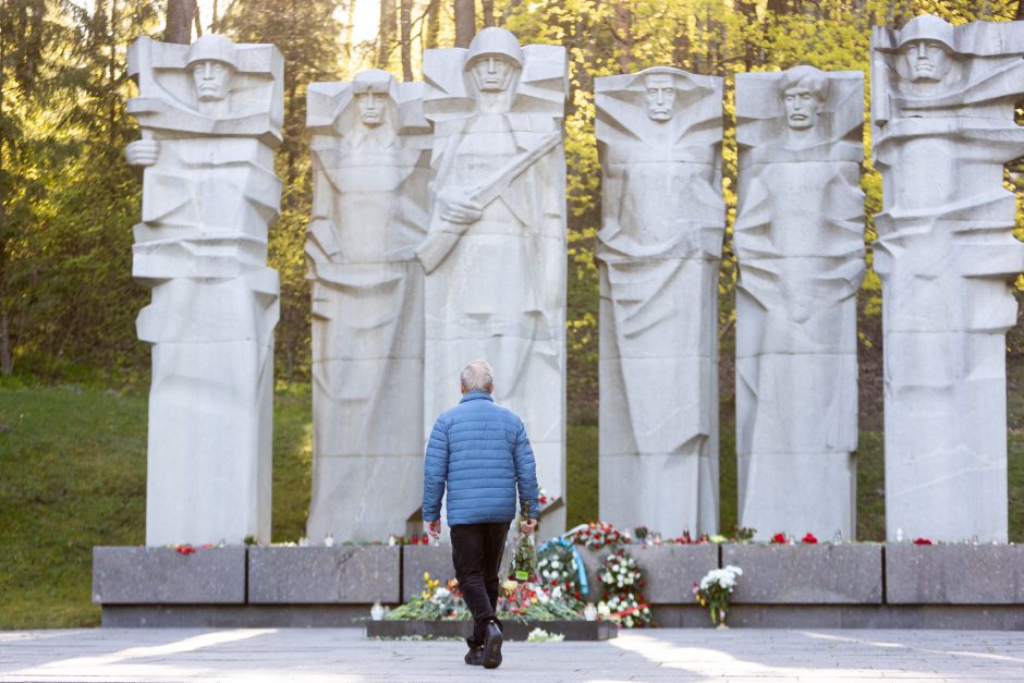 Sostinės savivaldybė perima sovietinius paminklus Antakalnio kapinėse