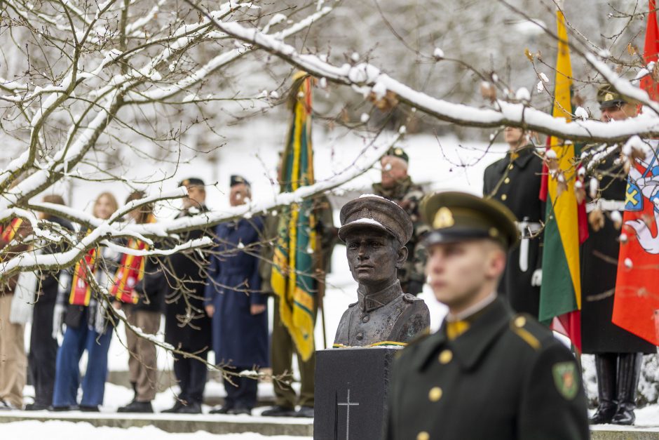 Prezidentas: Rusijai trypiant Ukrainą, svarbu turėti tokius simbolius kaip A. Ramanauskas