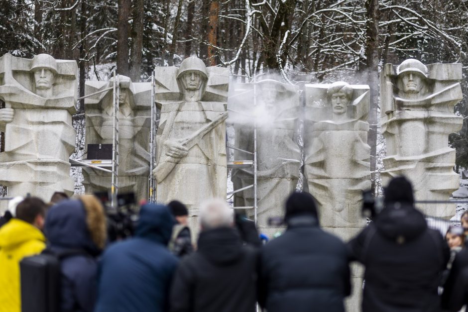 Vilnius nepaiso JT komiteto perspėjimų: pradėtos ardyti sovietinės skulptūros