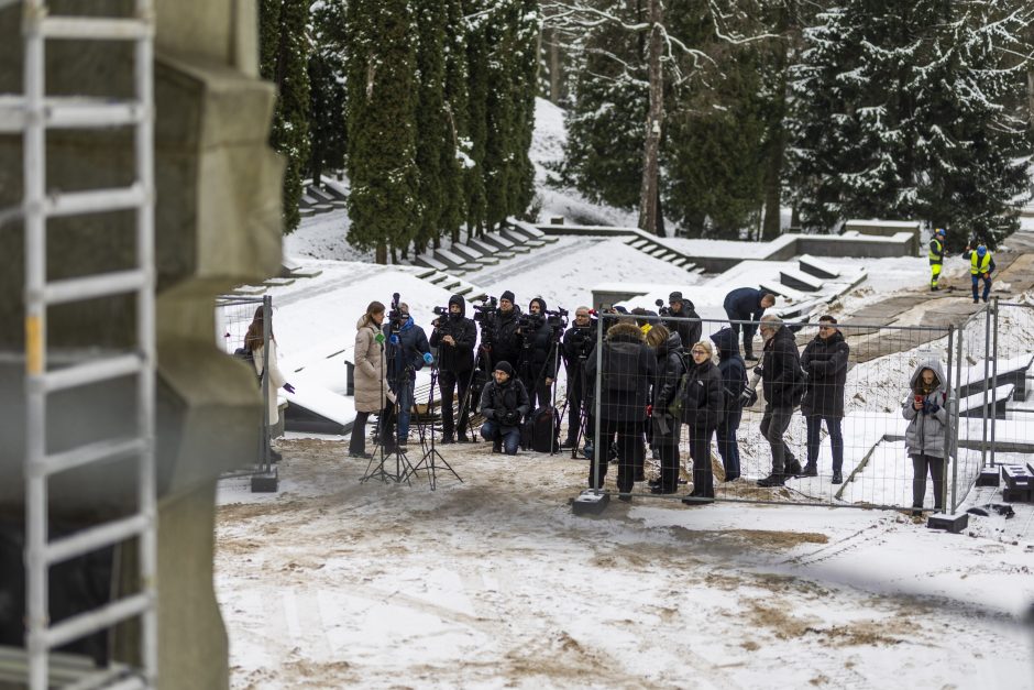 Vilnius nepaiso JT komiteto perspėjimų: pradėtos ardyti sovietinės skulptūros