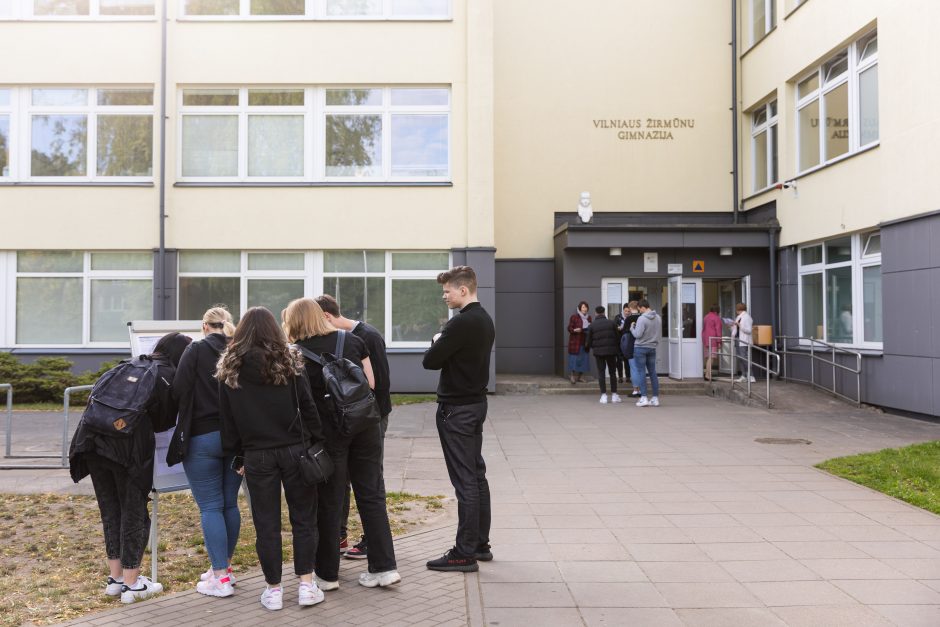 Lietuvių kalbos ir literatūros egzaminu prasidėjo brandos egzaminų sesija