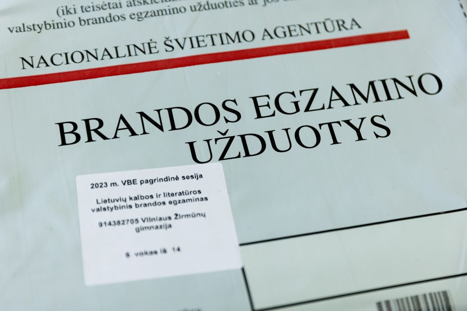 Lietuvių kalbos ir literatūros egzaminu prasidėjo brandos egzaminų sesija