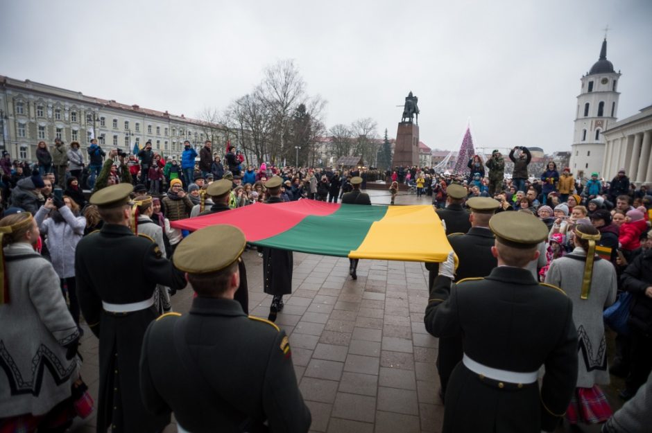 Pirmąją Naujųjų metų dieną Katedros aikštėje – vėliavos pagerbimas