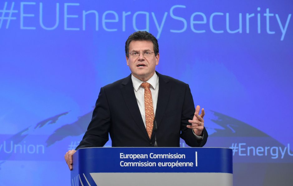 Eurokomisaras sumalė į miltus Lietuvos planą dėl elektros embargo iš Astravo