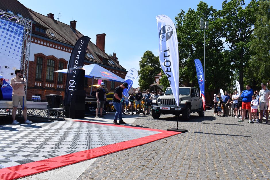 Išskirtinių automobilių paroda „Memel Motor Fest“ sutraukė minią klaipėdiečių