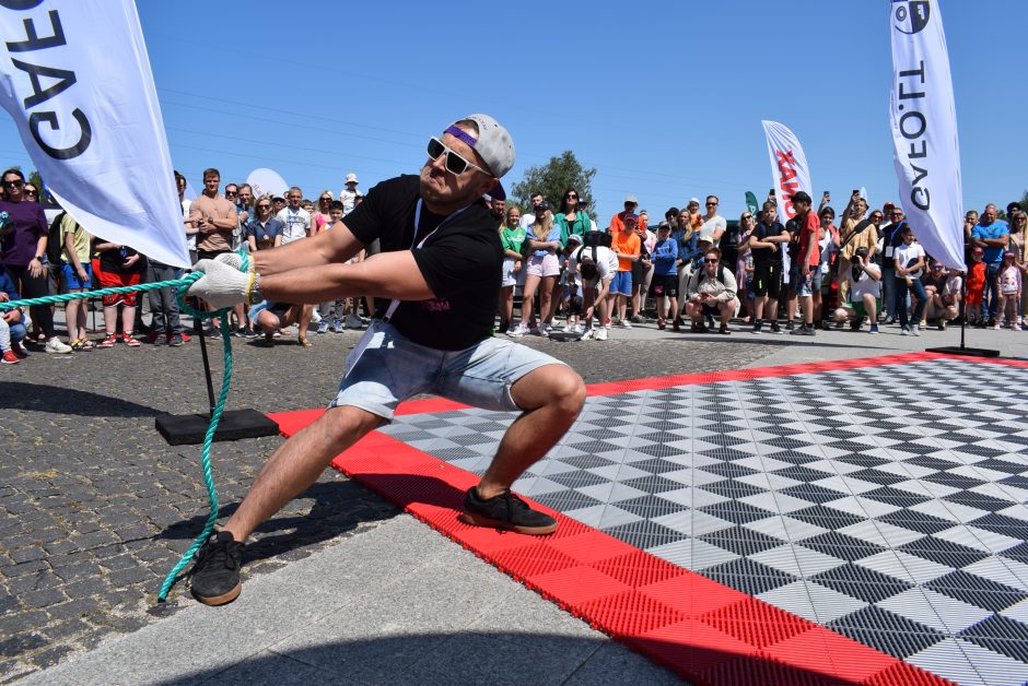 Išskirtinių automobilių paroda „Memel Motor Fest“ sutraukė minią klaipėdiečių