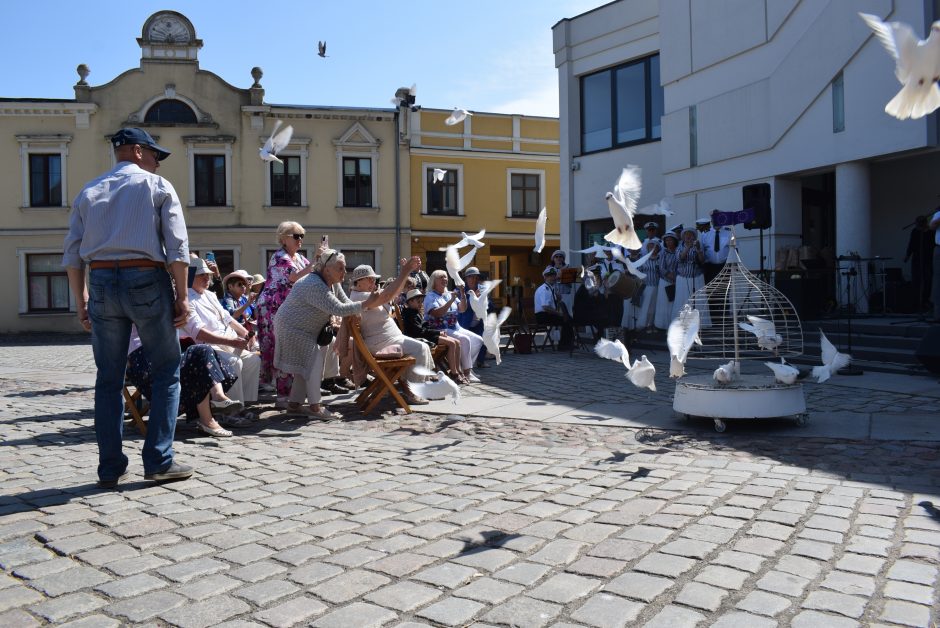 „Baltų kultūros banga“ vilnijo Klaipėdos širdyje