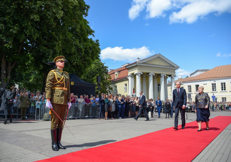 D. Grybauskaitė perdavė Prezidento rūmus G. Nausėdai