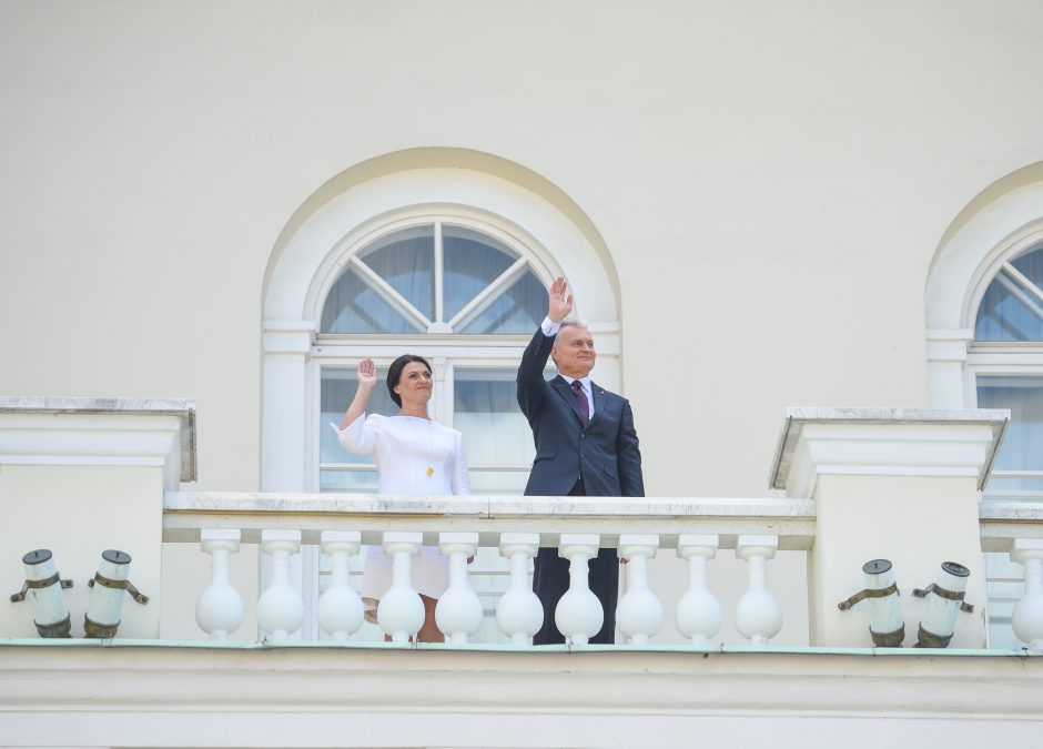 D. Grybauskaitė perdavė Prezidento rūmus G. Nausėdai