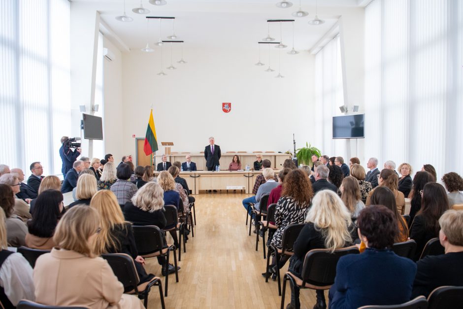 Prezidentas su naująja LAT pirmininke aptarė teisėjų atlyginimų klausimą