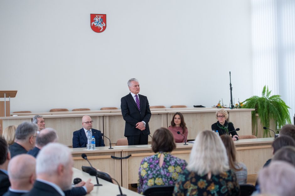 Prezidentas su naująja LAT pirmininke aptarė teisėjų atlyginimų klausimą