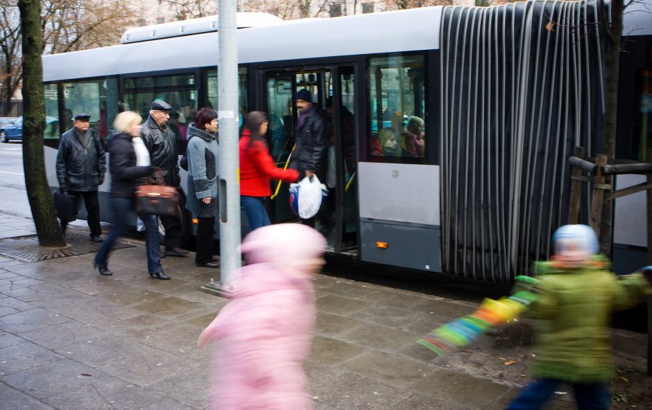 Viešojo transporto stotelėje sumuštas paauglys