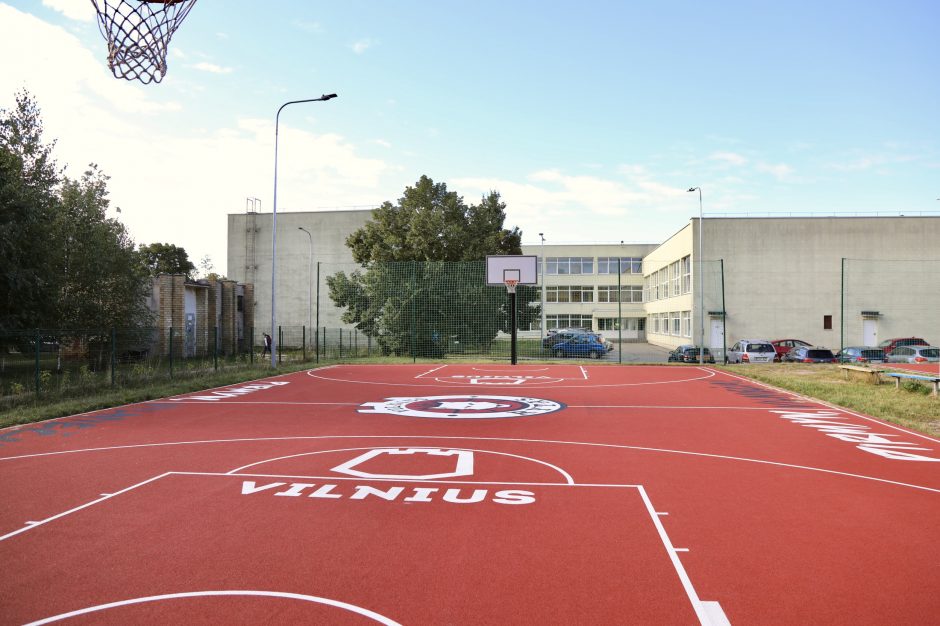 Keturios Vilniaus mokyklos mokslo metus pradeda su atnaujintais aikštynais