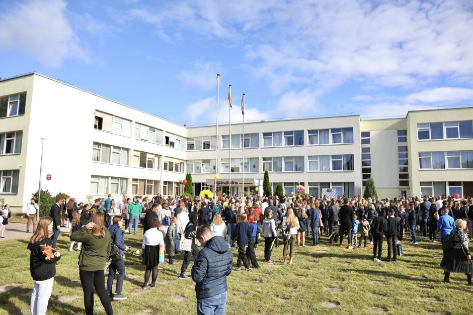 Keturios Vilniaus mokyklos mokslo metus pradeda su atnaujintais aikštynais