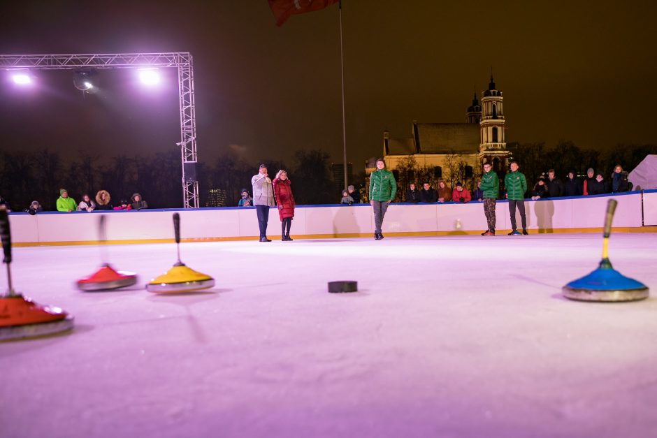 Puiki žinia: čiuožykla Lukiškių aikštėje veiks iki pat pavasario