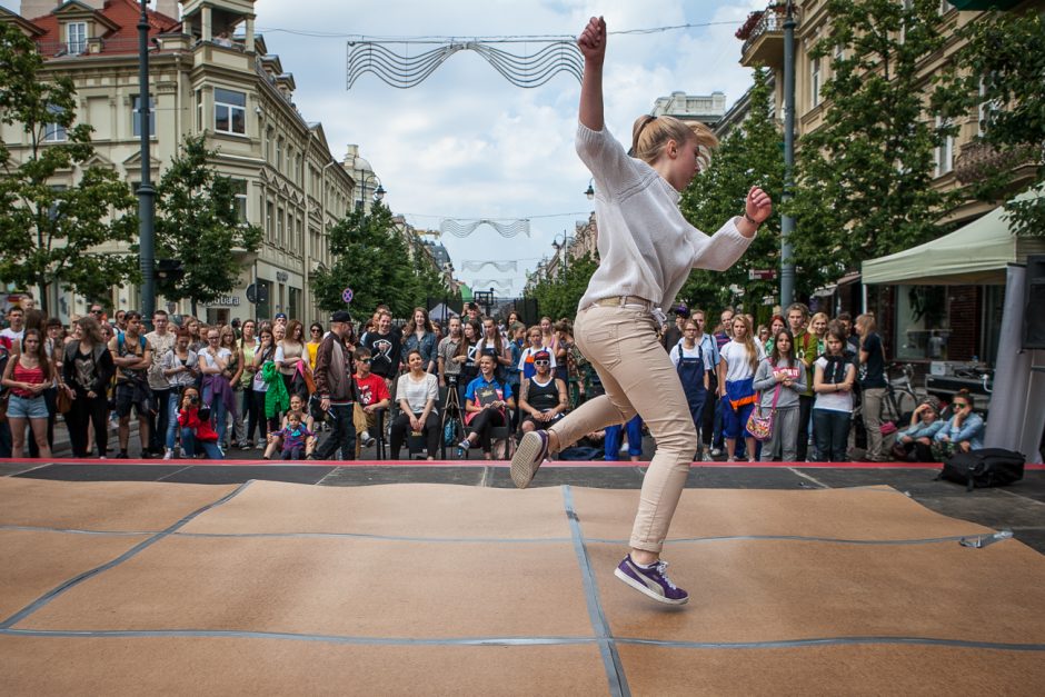 Sekmadienį Gedimino prospekte – šuoliai ant batuto ir parkūro pamokos