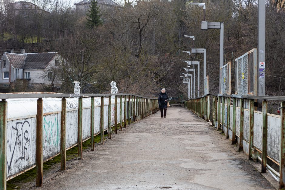 Automobilių aikštelė virš bėgių: utopinė konservatorių idėja?