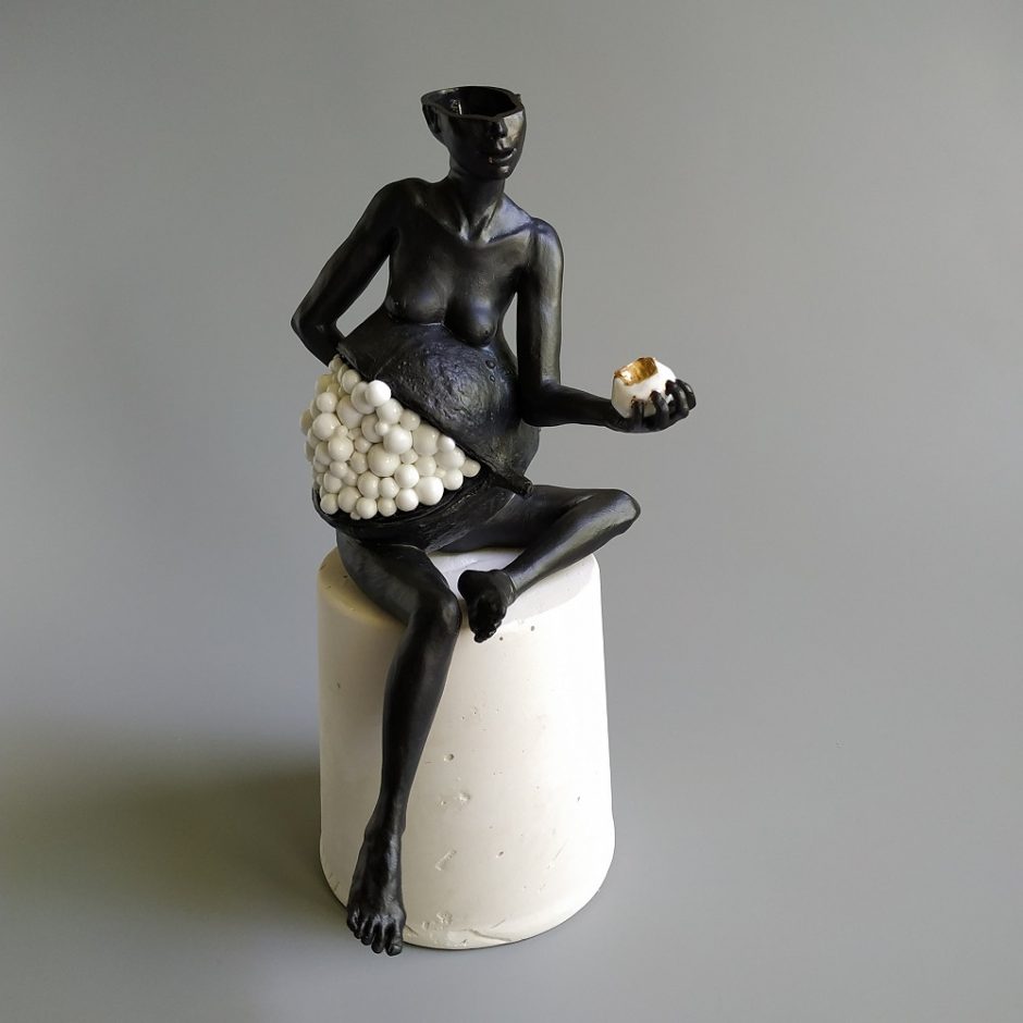 Porcelianiniai keramikės kūriniai – subtilūs iš išorės, tačiau su stipria idėja