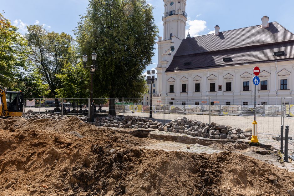 Rotušės aikštėje pluša archeologai: ko ieško?