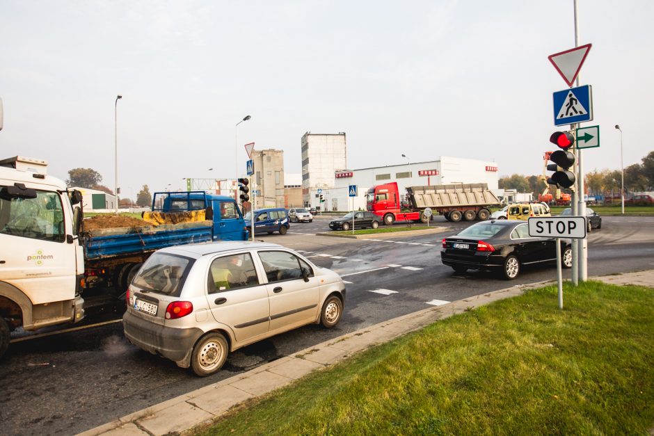 Kaune per dvi avarijas susidūrė šeši automobiliai