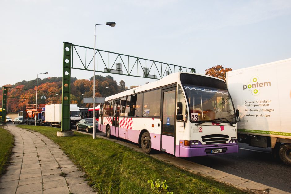 Kaune per dvi avarijas susidūrė šeši automobiliai