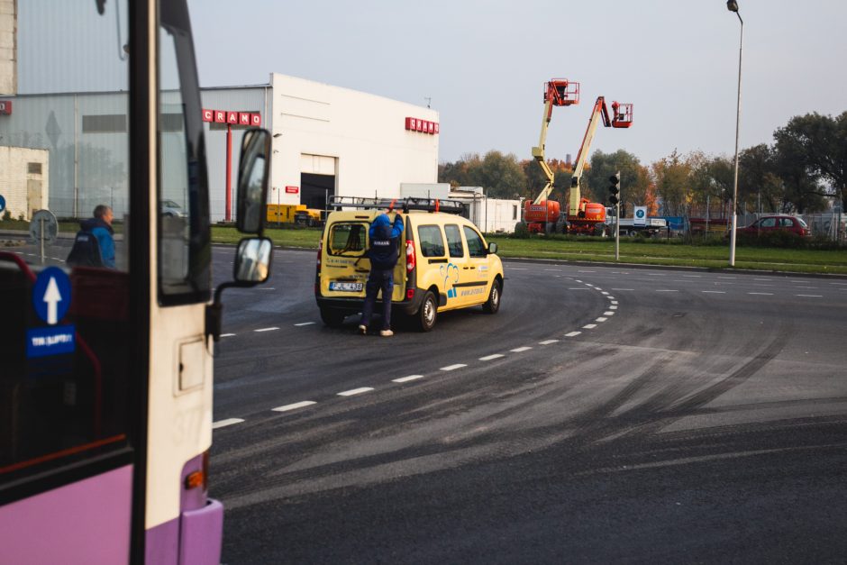 Kaune per dvi avarijas susidūrė šeši automobiliai